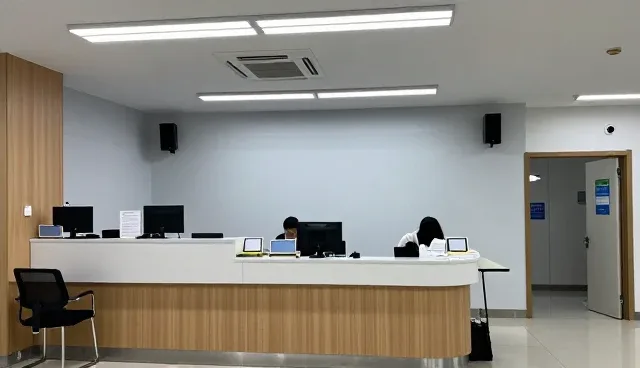 如何在平台性能中权衡创意设计的效率与质量